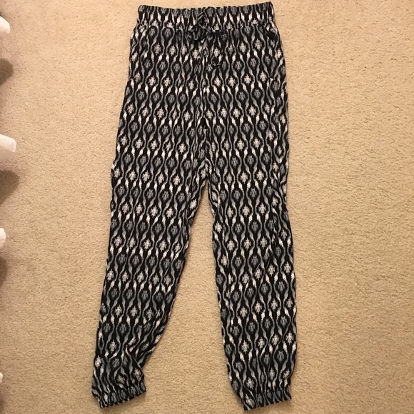 Stoosh Pants - STOOSH fun printed jogger like pants sz S